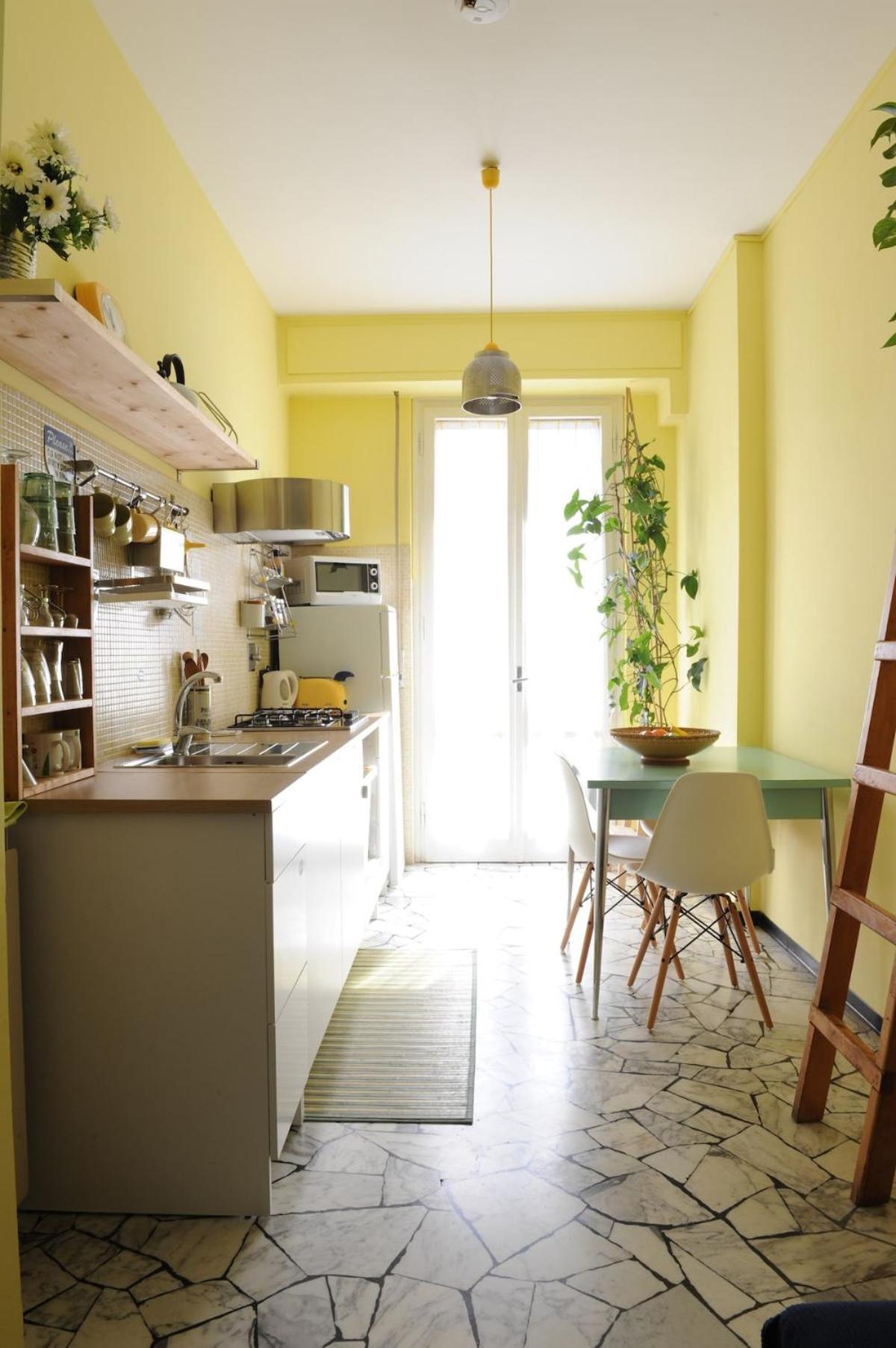 Station Apartment *